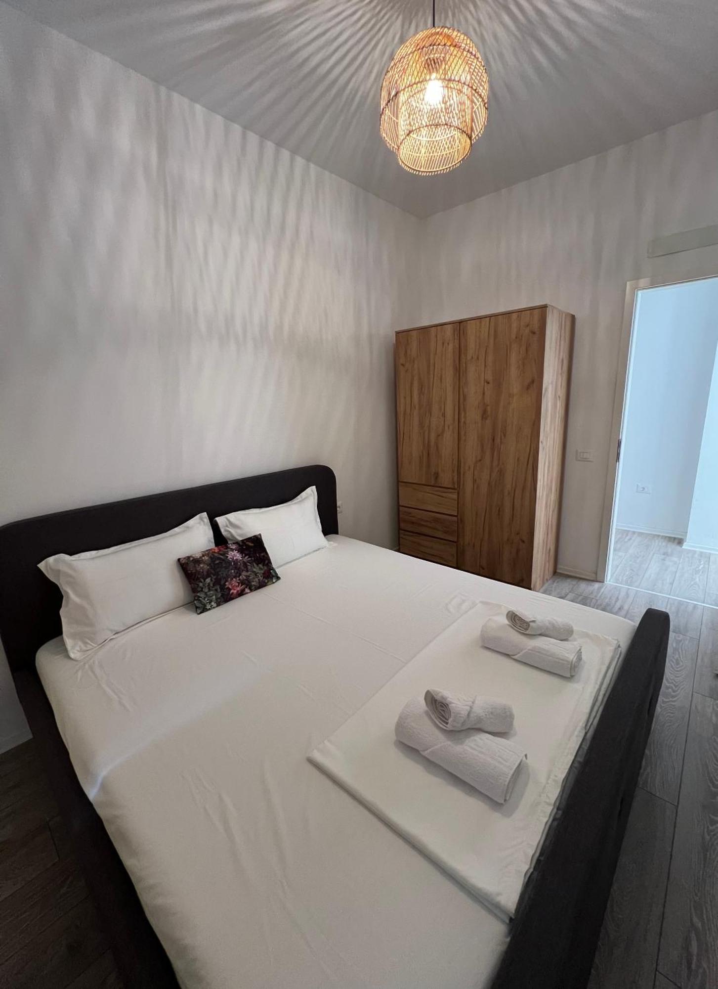 Sunflower Apartment Tirana Extérieur photo