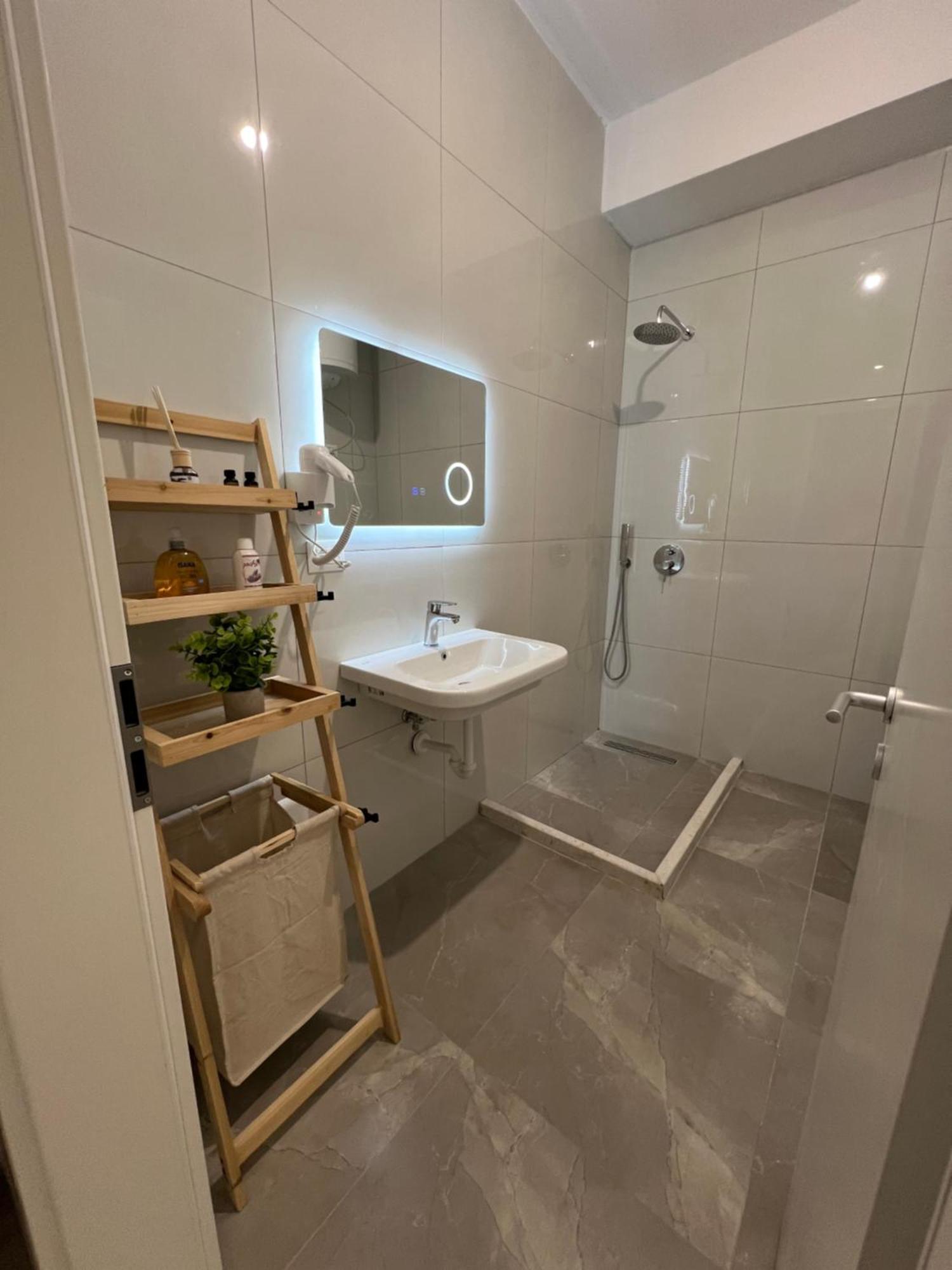 Sunflower Apartment Tirana Extérieur photo