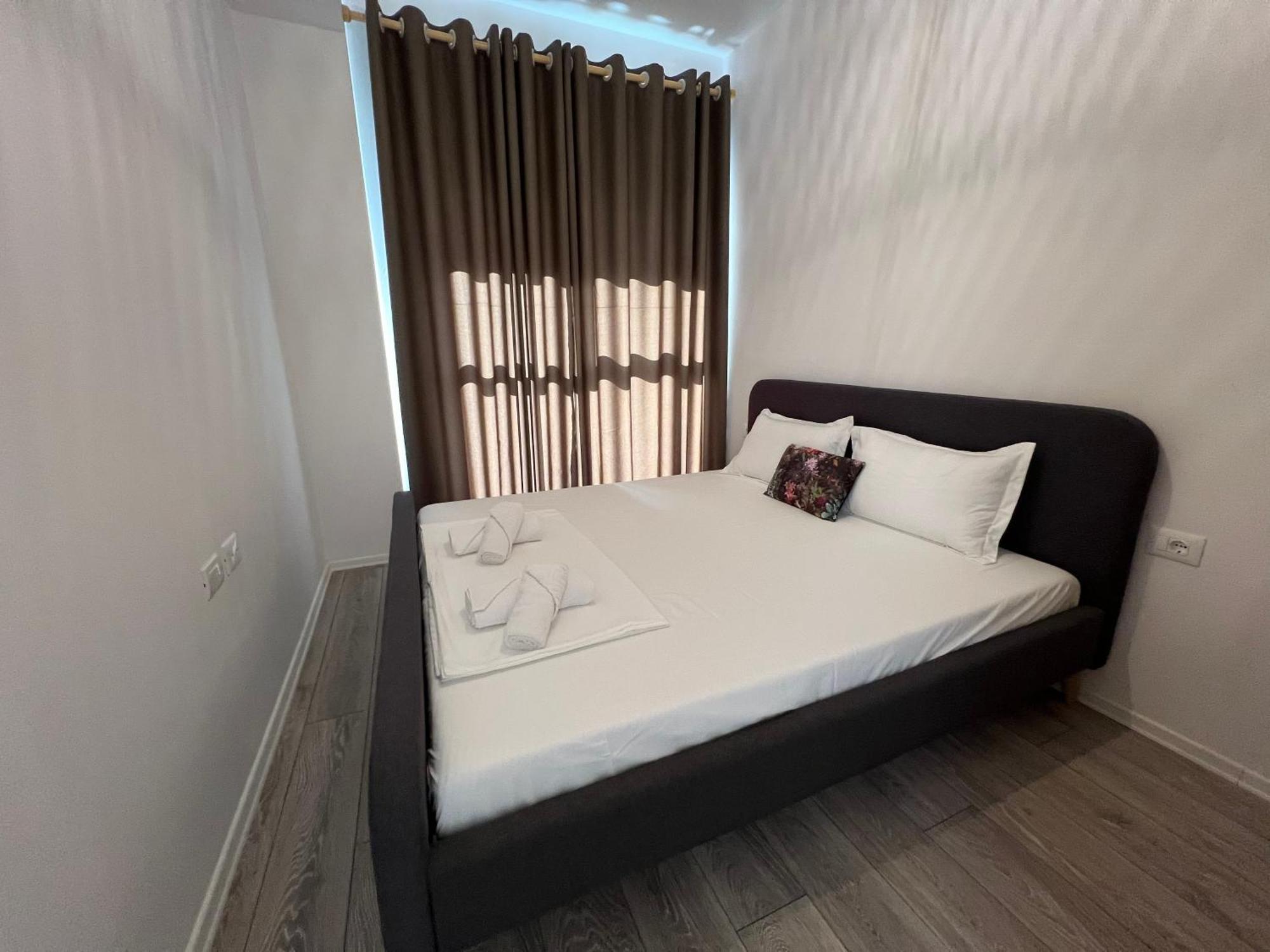 Sunflower Apartment Tirana Extérieur photo
