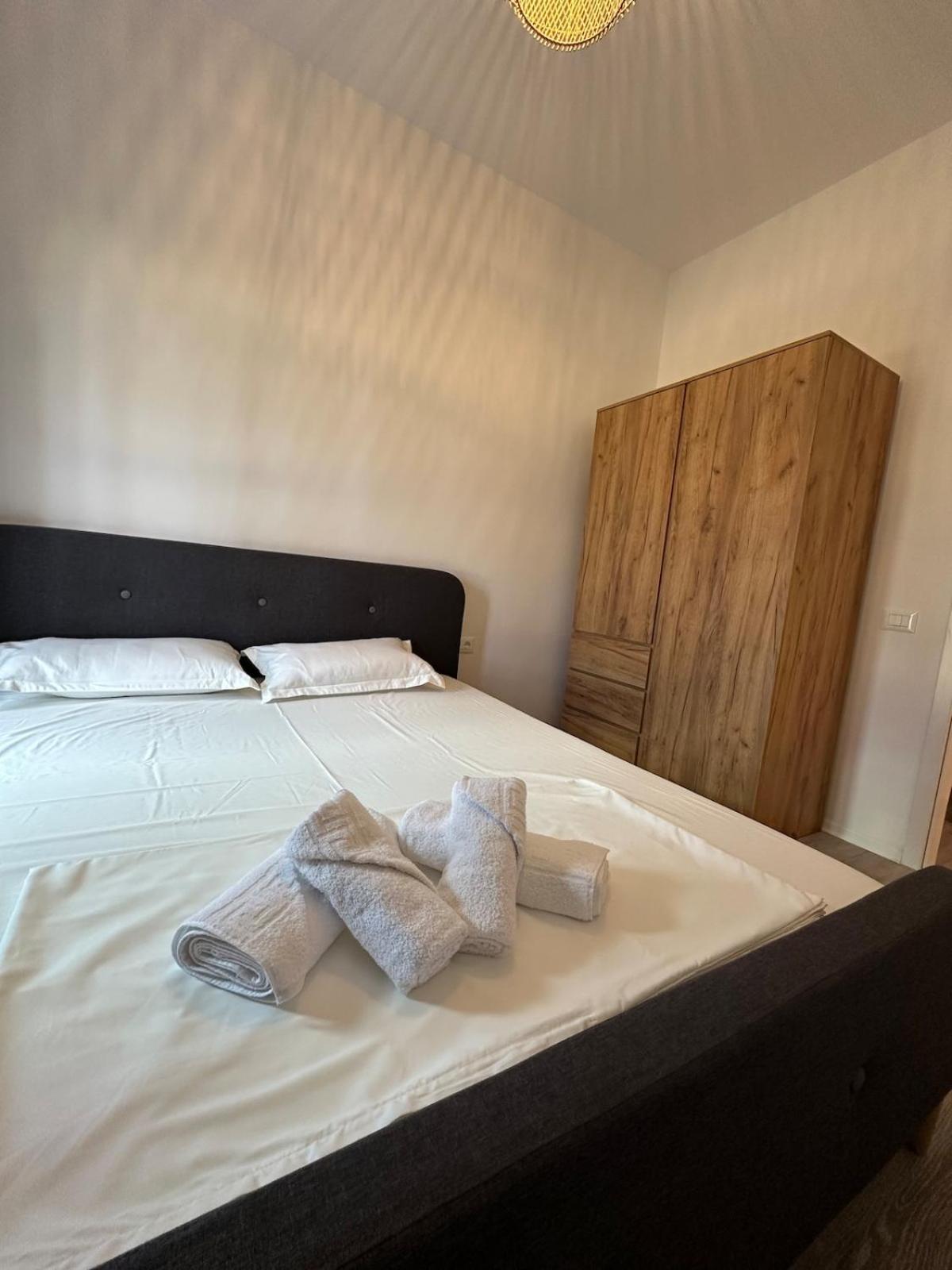 Sunflower Apartment Tirana Extérieur photo